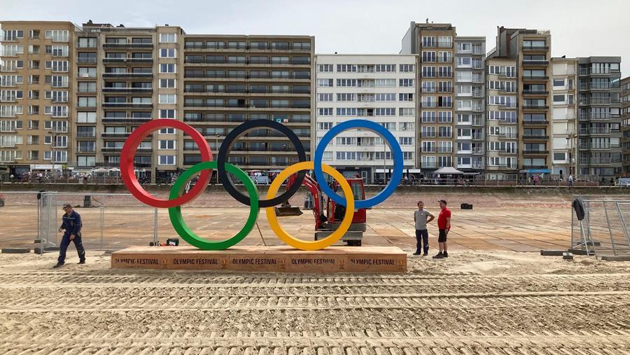 Des anneaux olympiques grandeur nature et un podium pour Middelkerke