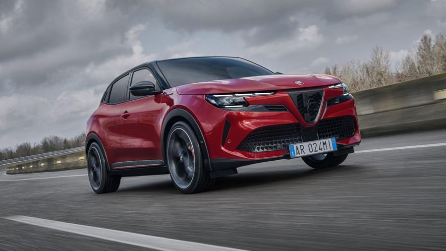 Rijtest Alfa Romeo Junior Elettrica Veloce