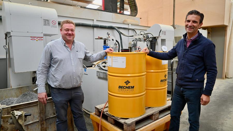 Koelolie houdt freesmachines van Tailormold up and running