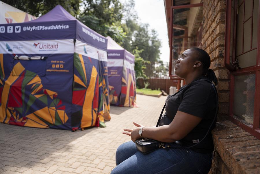 [opinion] Changement du paysage humanitaire : "La solidarité envers les personnes vivant avec le VIH fragilisée"