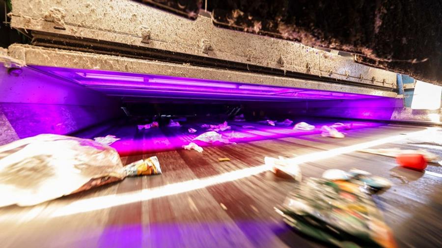 Une première en Belgique : des filigranes invisibles permettent de trier les sachets de chips