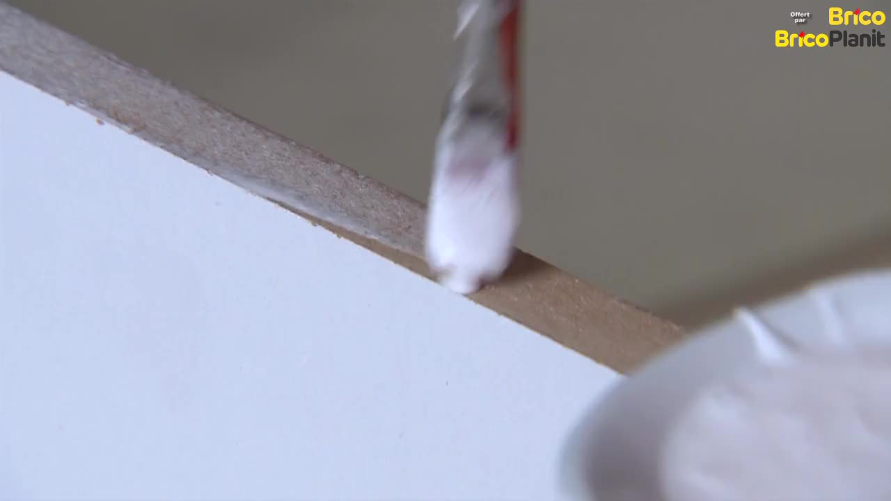 CONSEIL DE LA SEMAINE: PEINDRE LES BORDS D'UN PANNEAU MDF