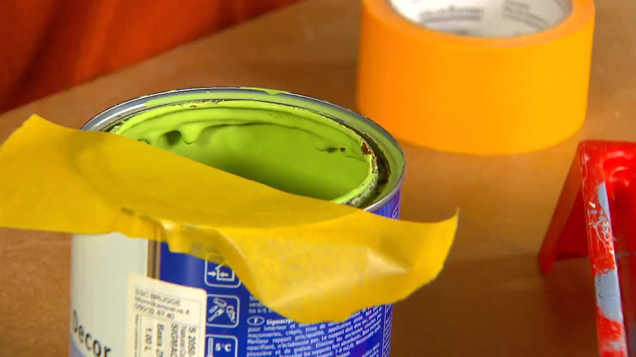 Proper verf uitgieten