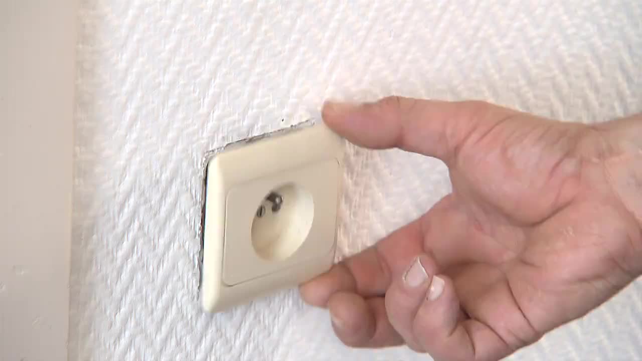 Comment fixer une prise de courant?