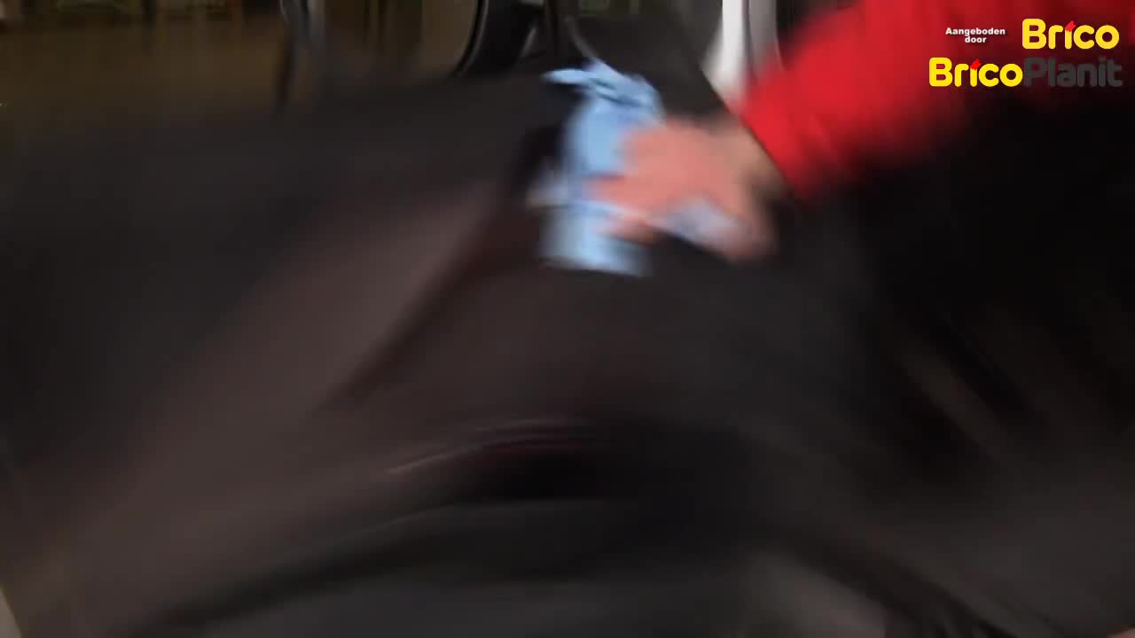 Hoe reinig je kieren in je auto-interieur?