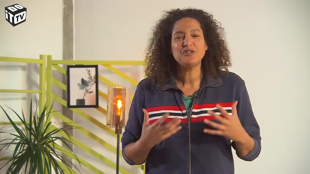 DECORATION MURALE AVEC DES RESTES DE BOIS